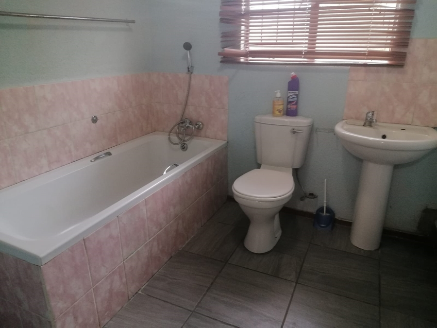 To Let 4 Bedroom Property for Rent in Tlhabane West North West